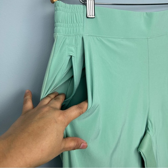 ATHLETA women’s Brooklyn joggers pants size 16 lightweight Quick dry zip pockets - Picture 8 of 16
